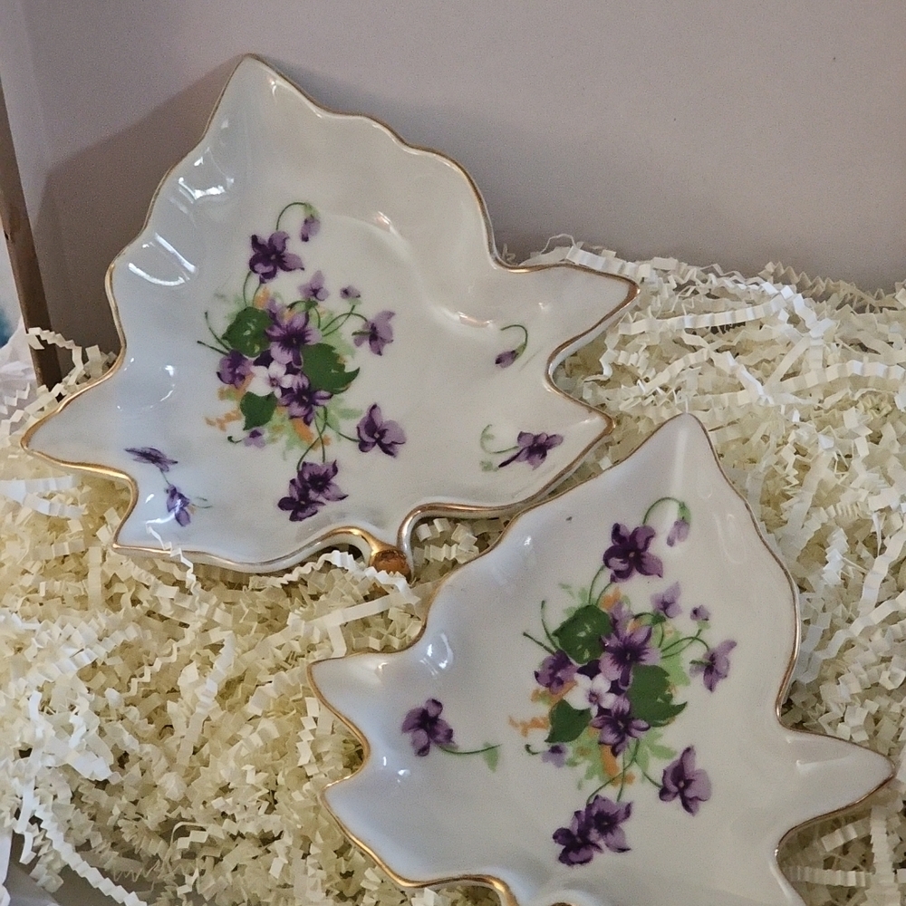 Vintage Norcrest Porcelain Sweet Violet Floral Leaf-Shaped Nesting Dish Set